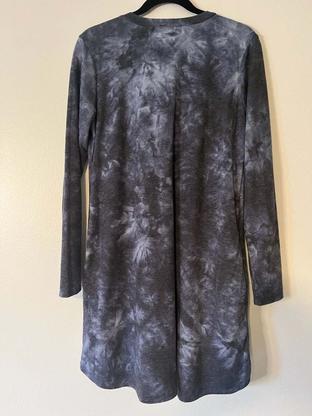Heimish U.S.A. Long Sleeve Tie-Dye V-Neck Swing Tunic Dress with Pockets (CB1) - Picture 3 of 4